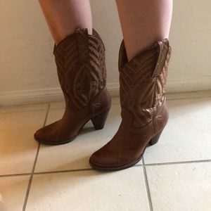 Heeled cowboy boot